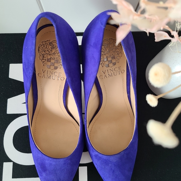 Vince Camuto suede pumps - Picture 7 of 9